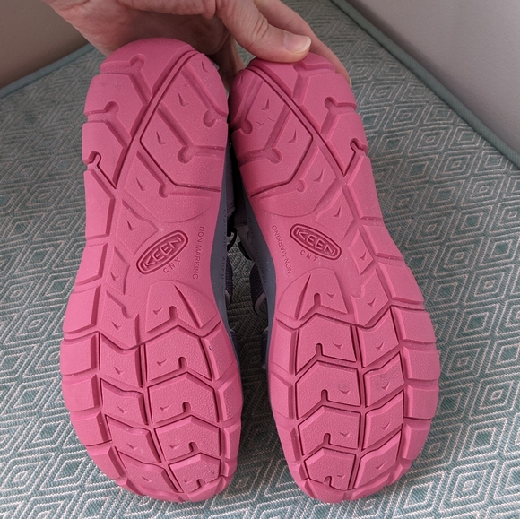 Keen Seacamp Youth Sandals in Gray & Rose - Picture 8 of 11